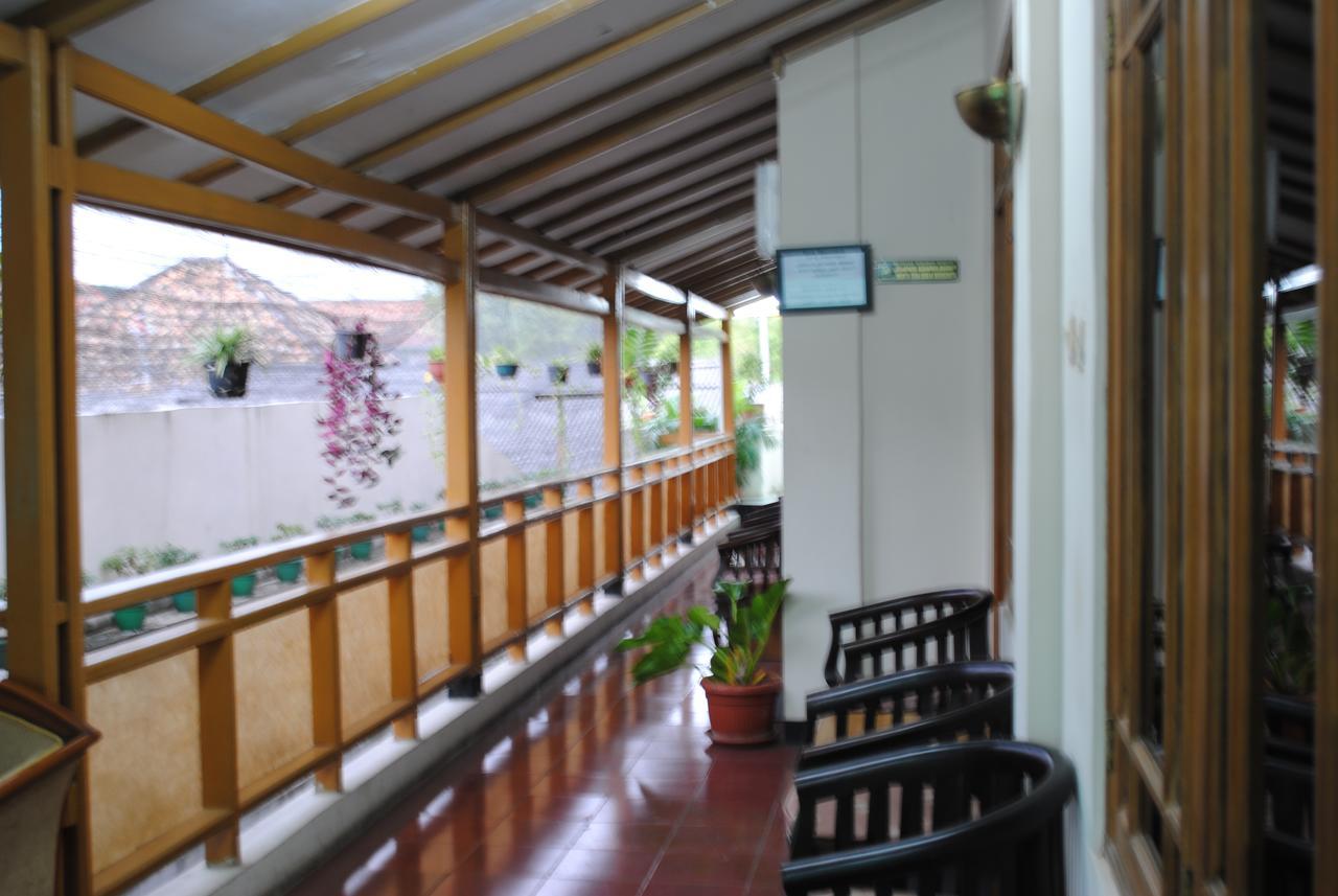 Hotel Wisata Baru Serang Esterno foto